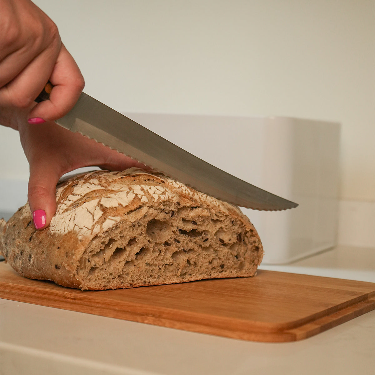 Panera Metálica con Tapa Bamboo Blanca